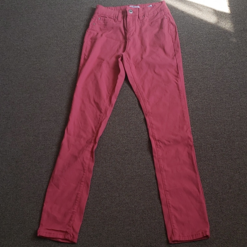 Womens salmon colored size 8 straight leg jeans